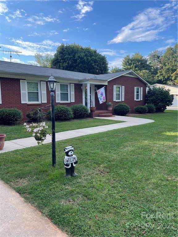 817 Woods Drive - Photo 1