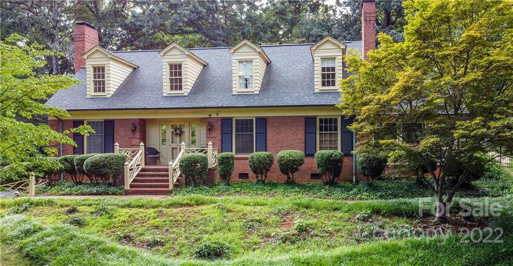 318 Valley Stream Road - Photo 1