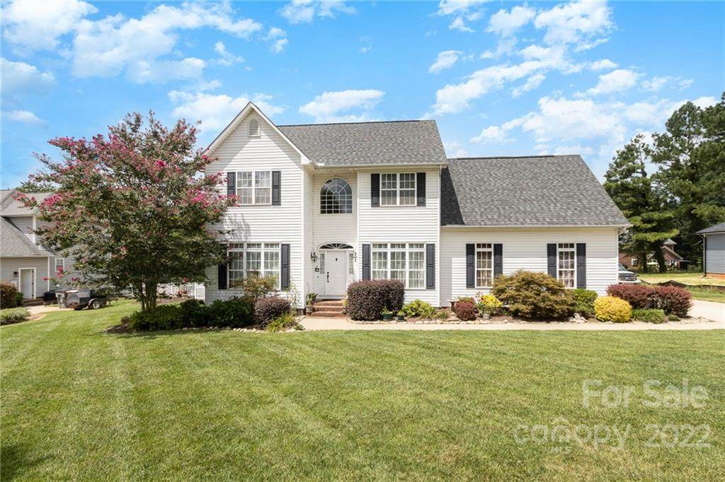 1438 Oakwood Avenue - Photo 1