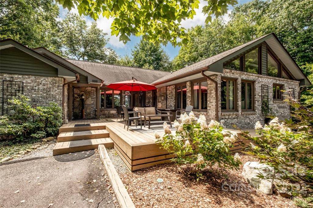 888 Crestview Drive - Photo 1