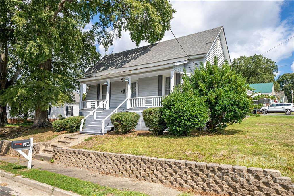 606 Mason Street - Photo 1