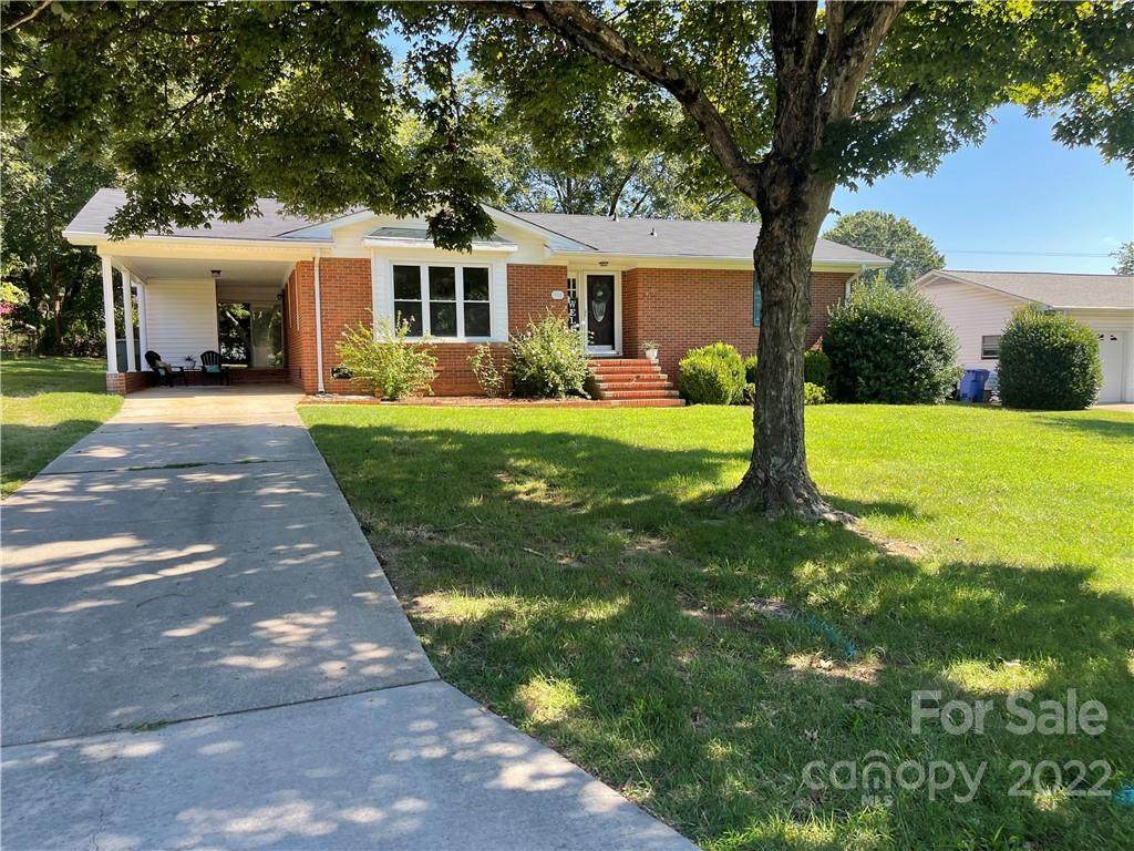 914 Center Avenue - Photo 1