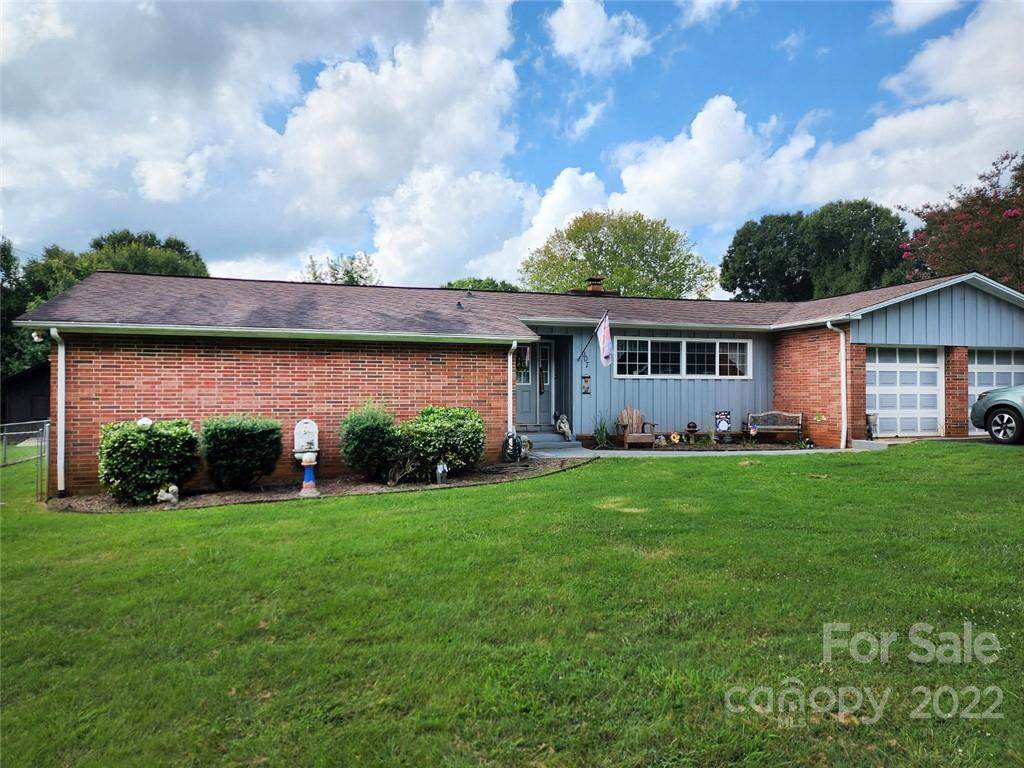 907 15th Street - Photo 1