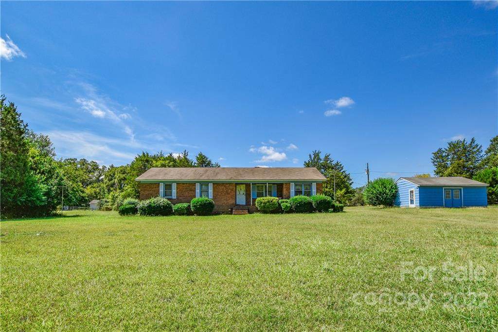 1349 Falls Road - Photo 1
