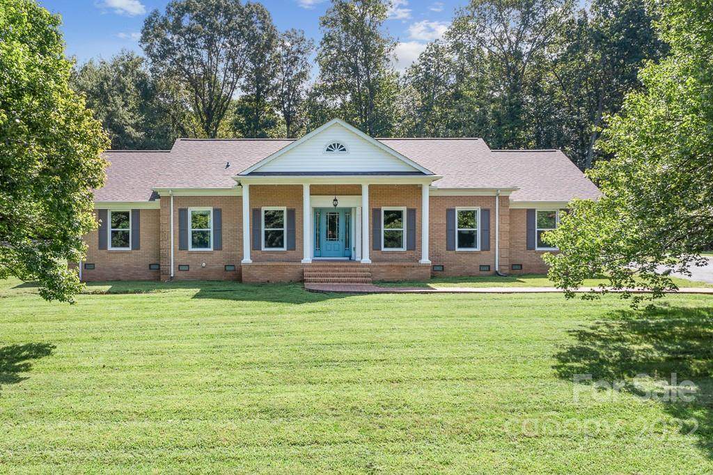 200 Cottonwood Drive - Photo 1