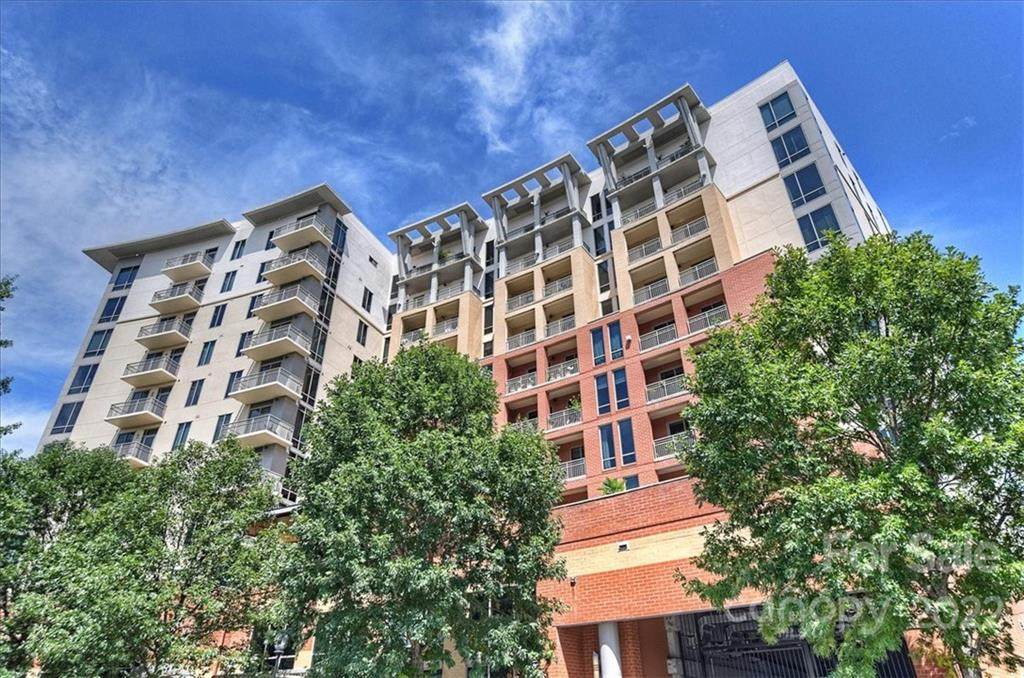 701 Royal Court - Photo 1