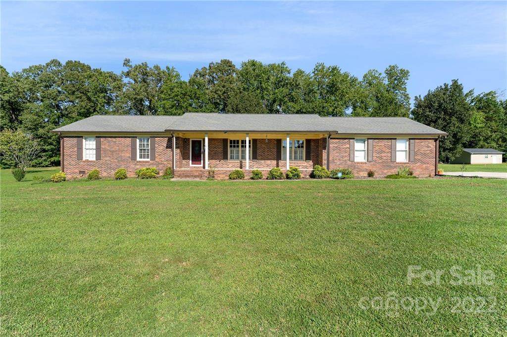435 Steeple Chase Trail - Photo 1