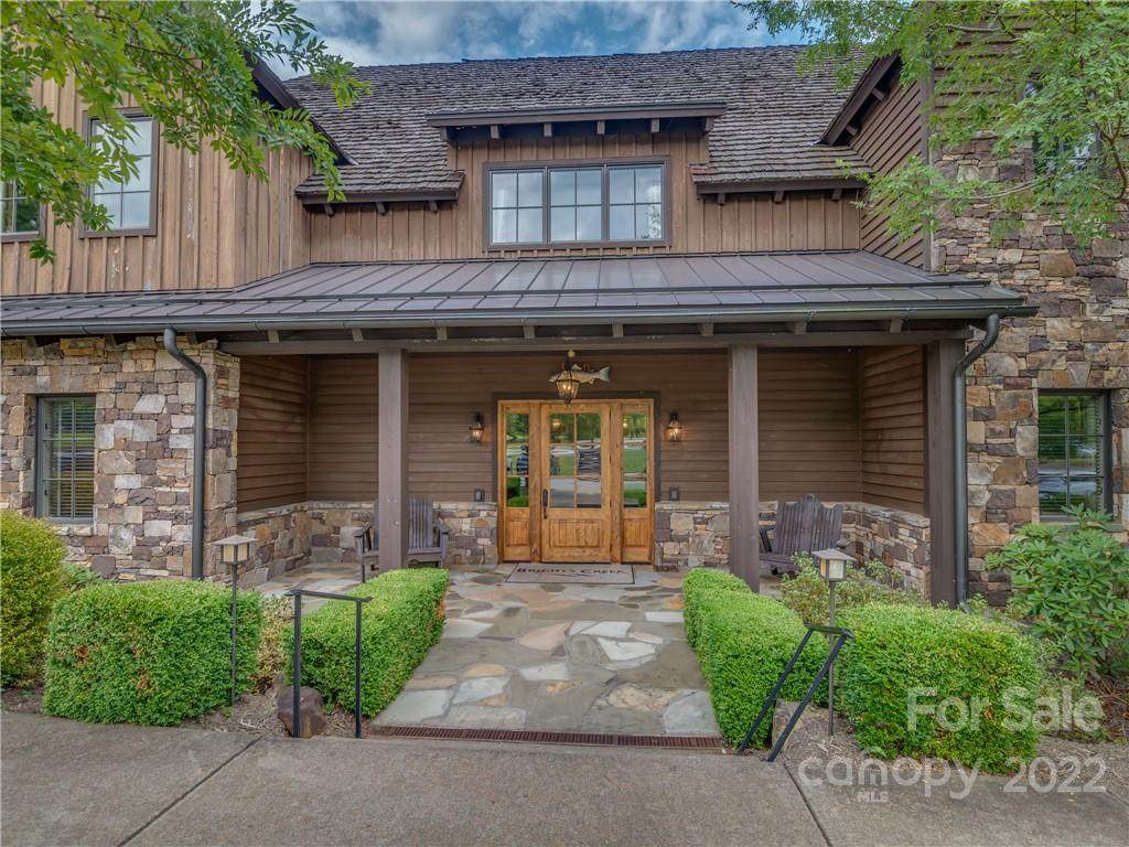 305 Clubhouse Lane - Photo 1