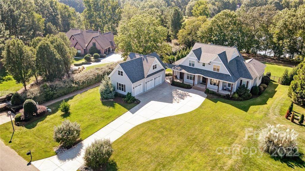 1712 White Pond Lane - Photo 1