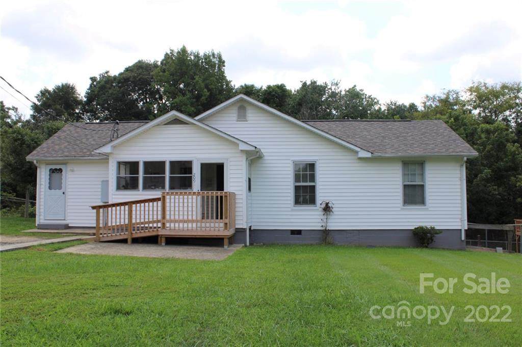 209 Parkwood Street - Photo 1