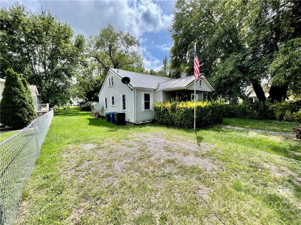 453 Westwood Circle - Photo 1