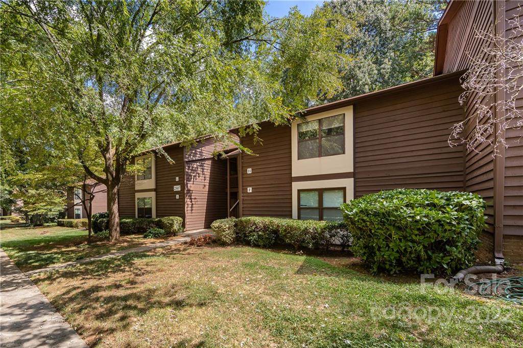 2507 Kilborne Drive - Photo 1