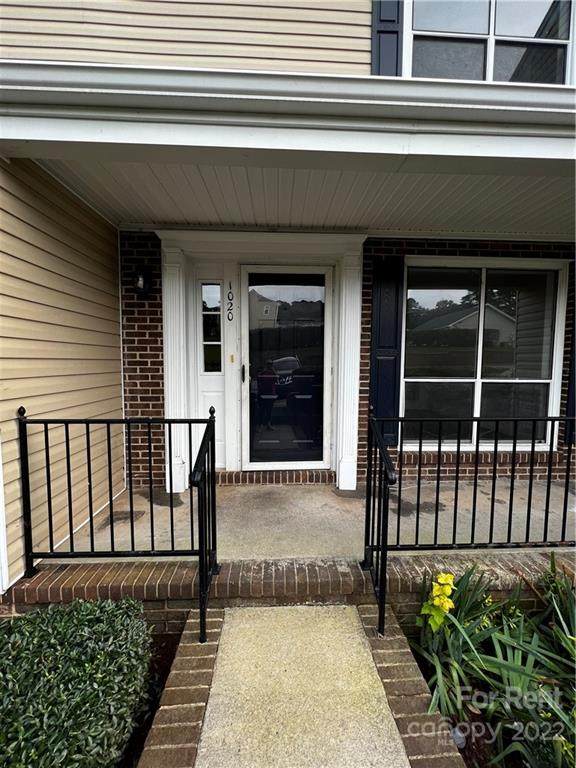 1020 Surry Lane - Photo 1