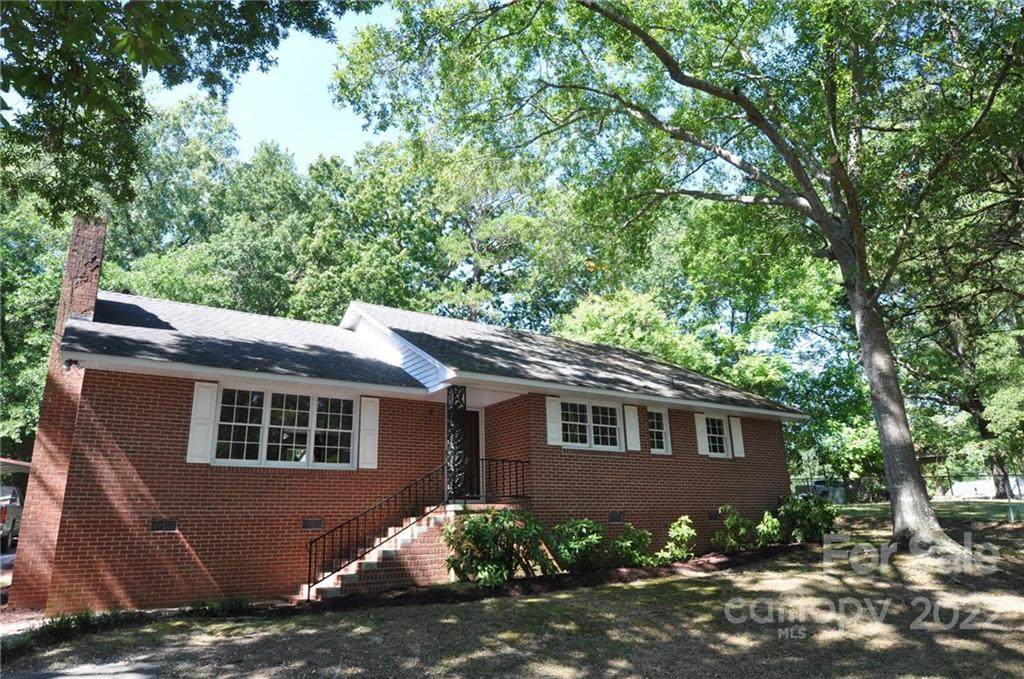 103 Sunset Drive - Photo 1