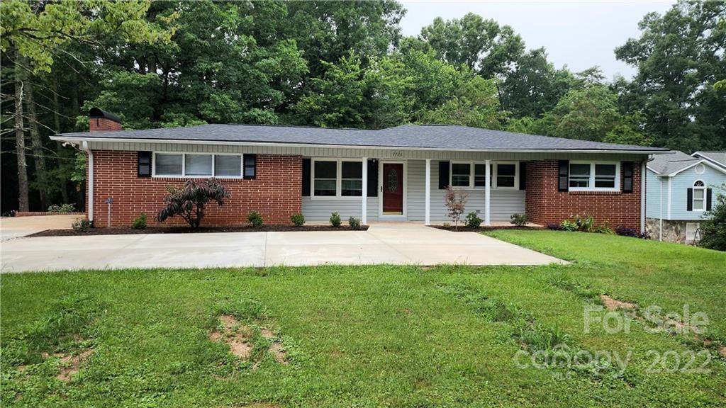 2726 Fairwood Drive - Photo 1