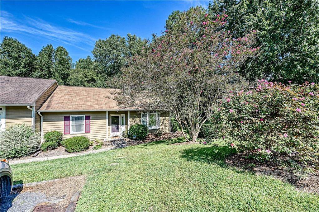 8318 Summerglen Circle - Photo 1