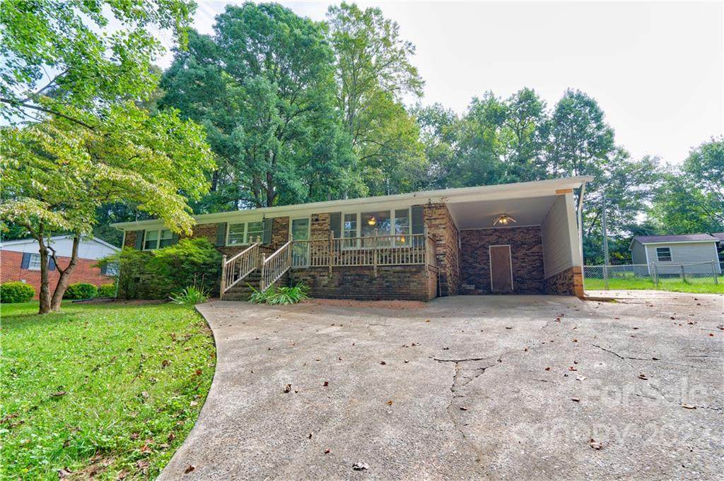 910 Honeywood Lane - Photo 1