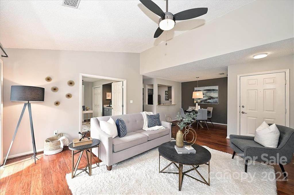 5007 Sharon Road - Photo 1