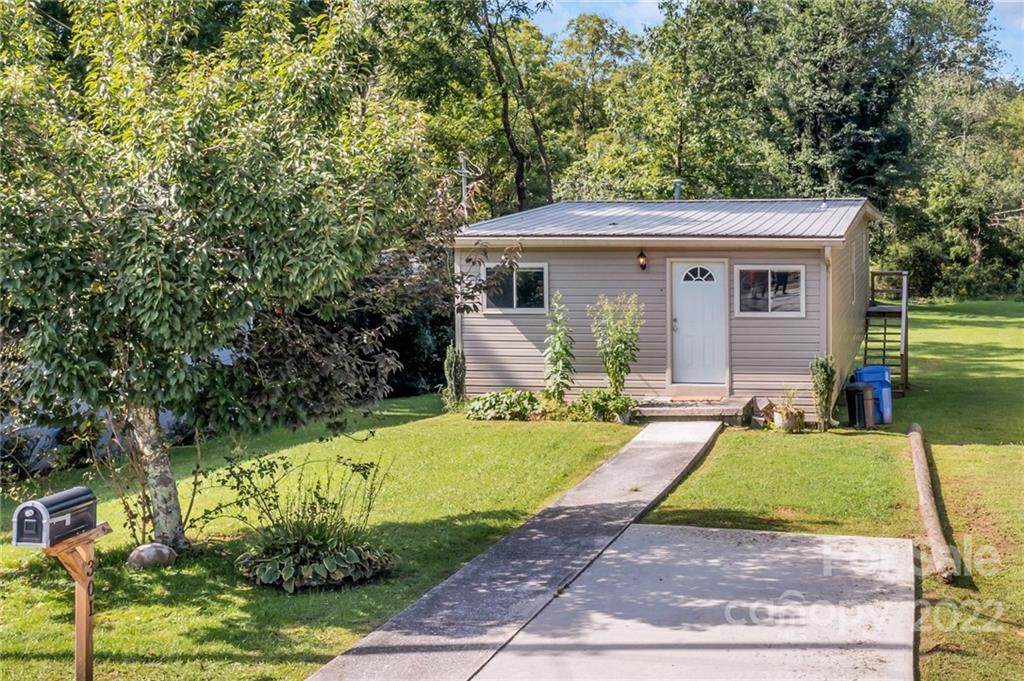 301 Oakdale Street - Photo 1