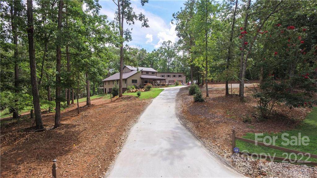 737 Riverwood Drive - Photo 1