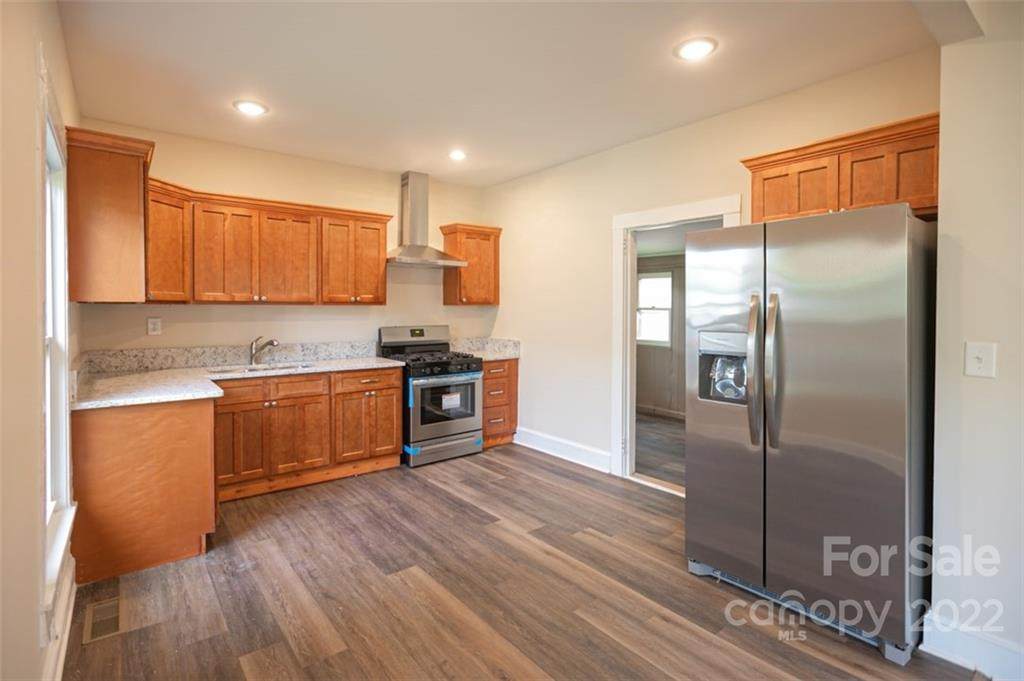 322 20th Street - Photo 1