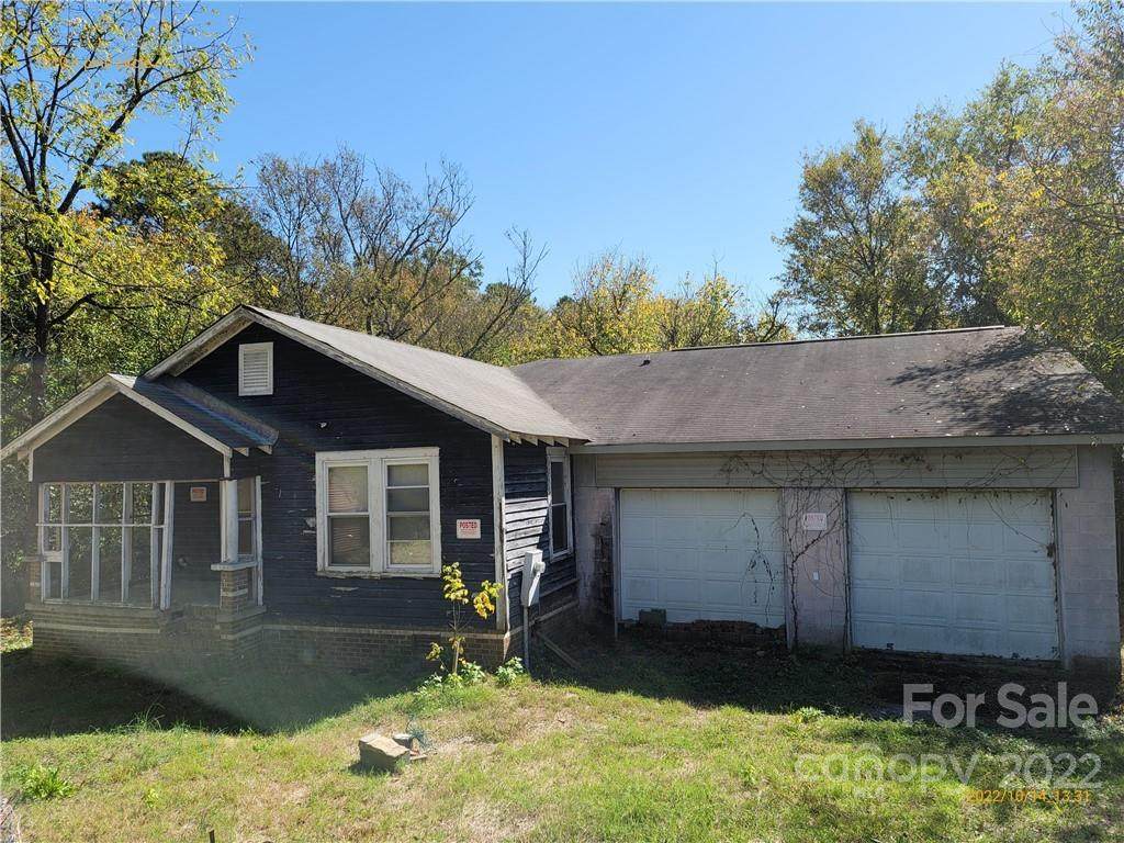 1010 Pine Circle Drive - Photo 1