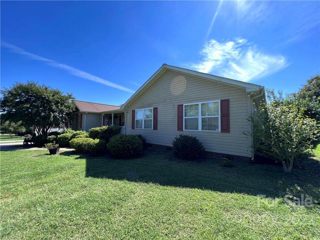 201 Royal Avenue - Photo 1