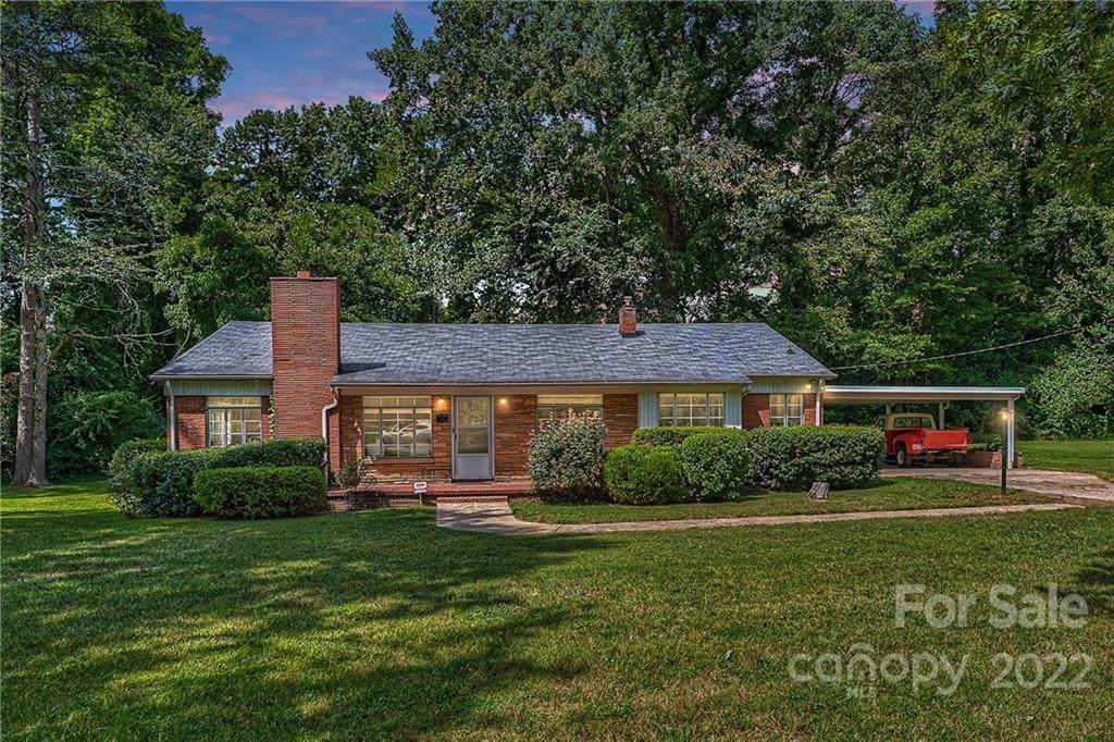 1531 Crystal Road - Photo 1