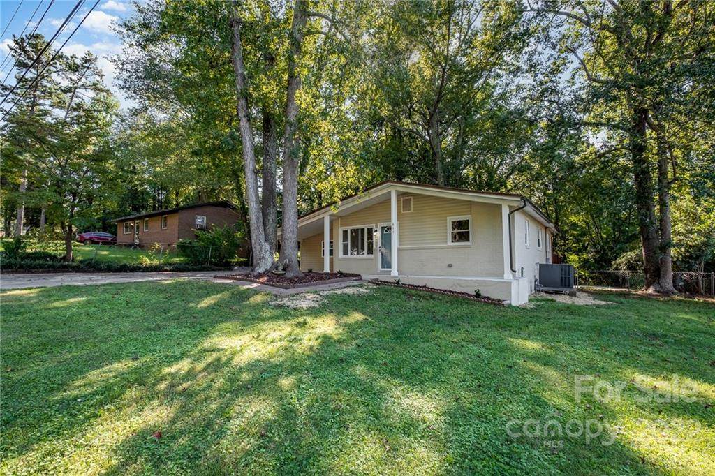 611 North Street - Photo 1