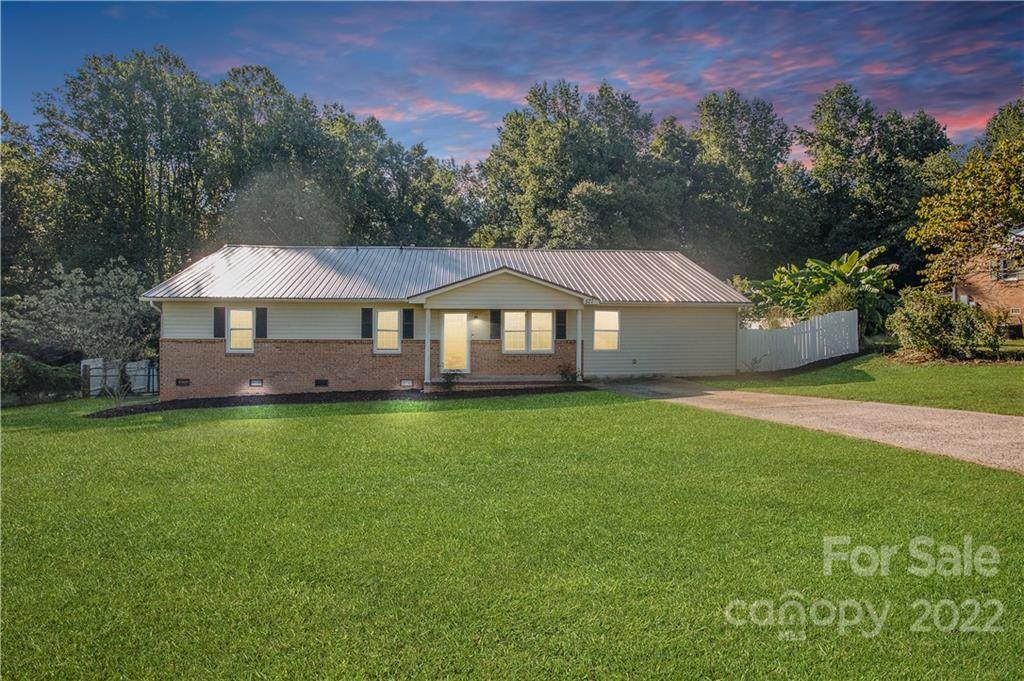 577 Causby Road - Photo 1