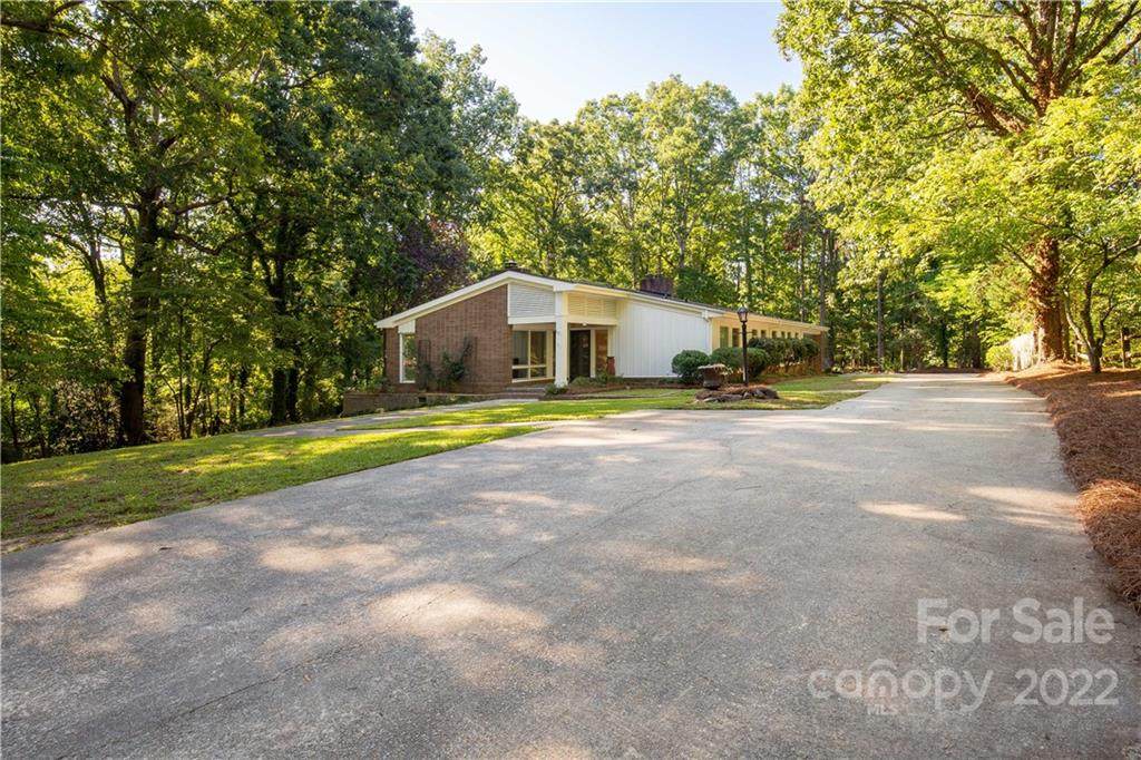 981 Sherwood Circle - Photo 1