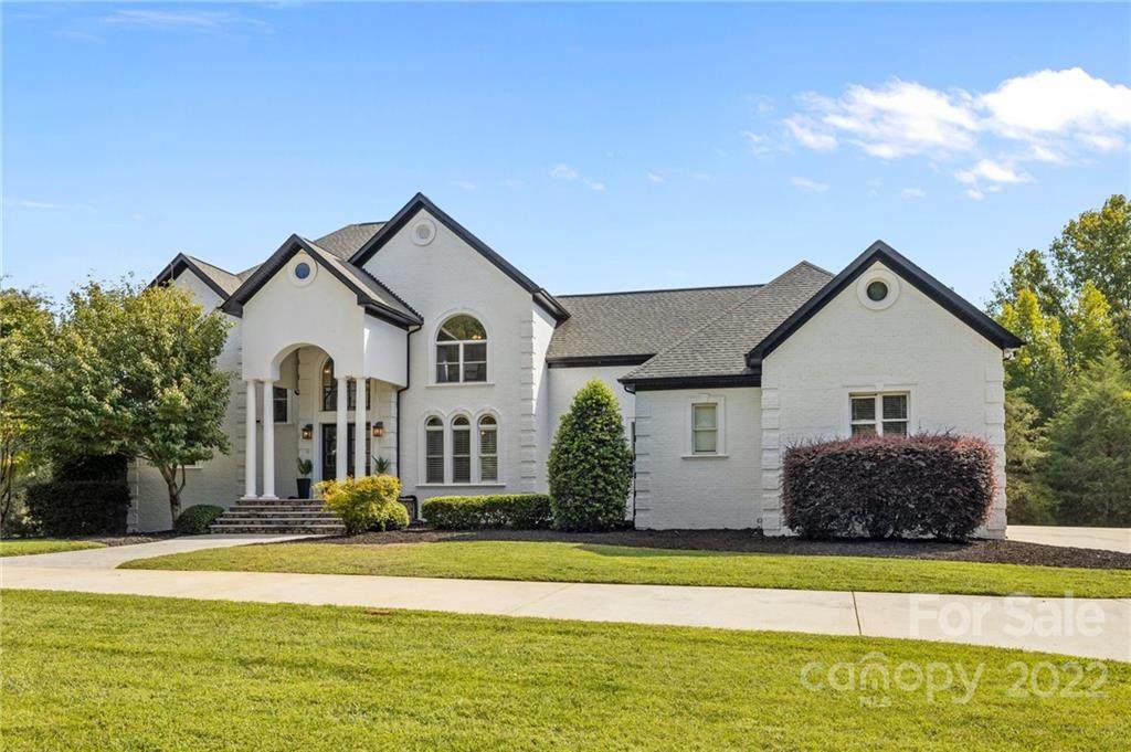 1424 Rosehill Drive - Photo 1