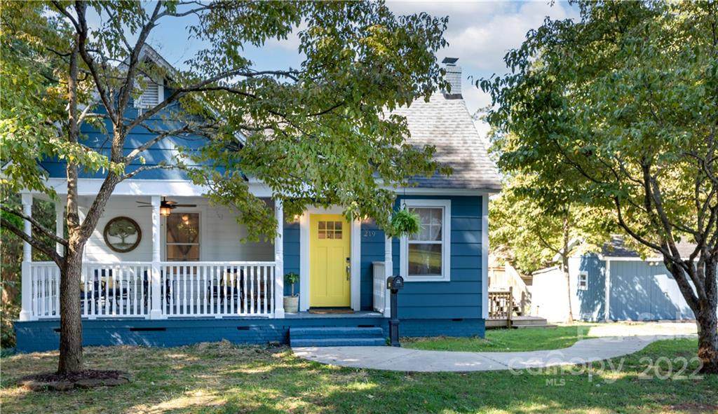 219 Lee Street - Photo 1