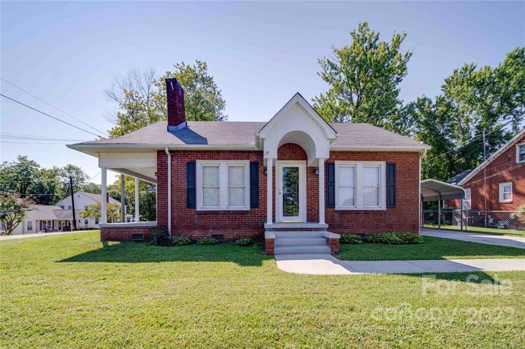 212 Lincoln Street - Photo 1