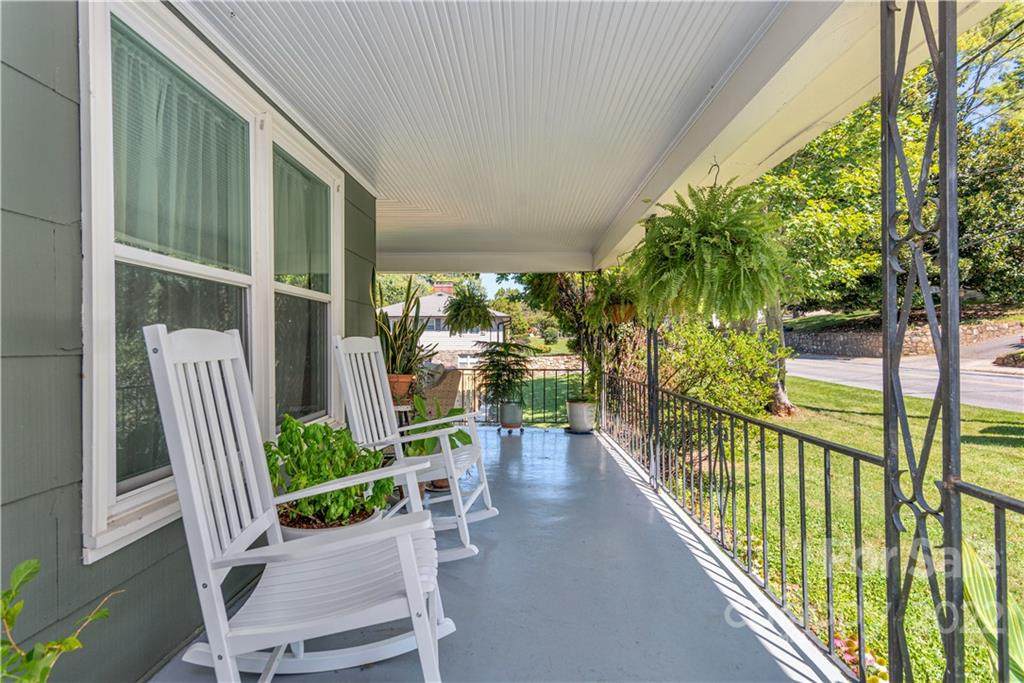 824 Brown Avenue - Photo 1