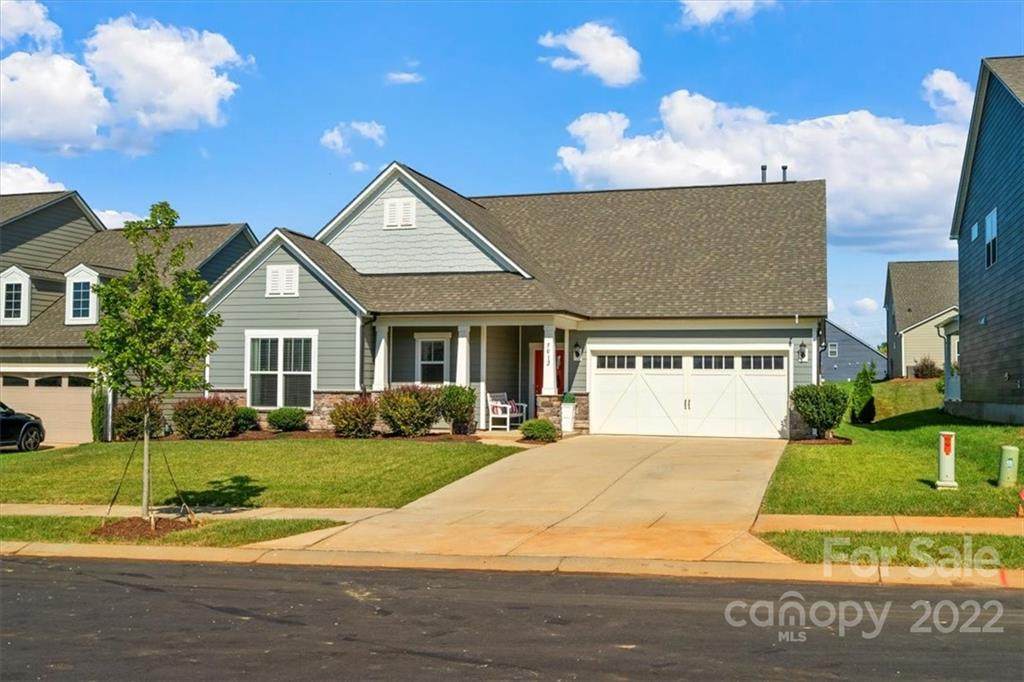 5012 Walkabout Way - Photo 1