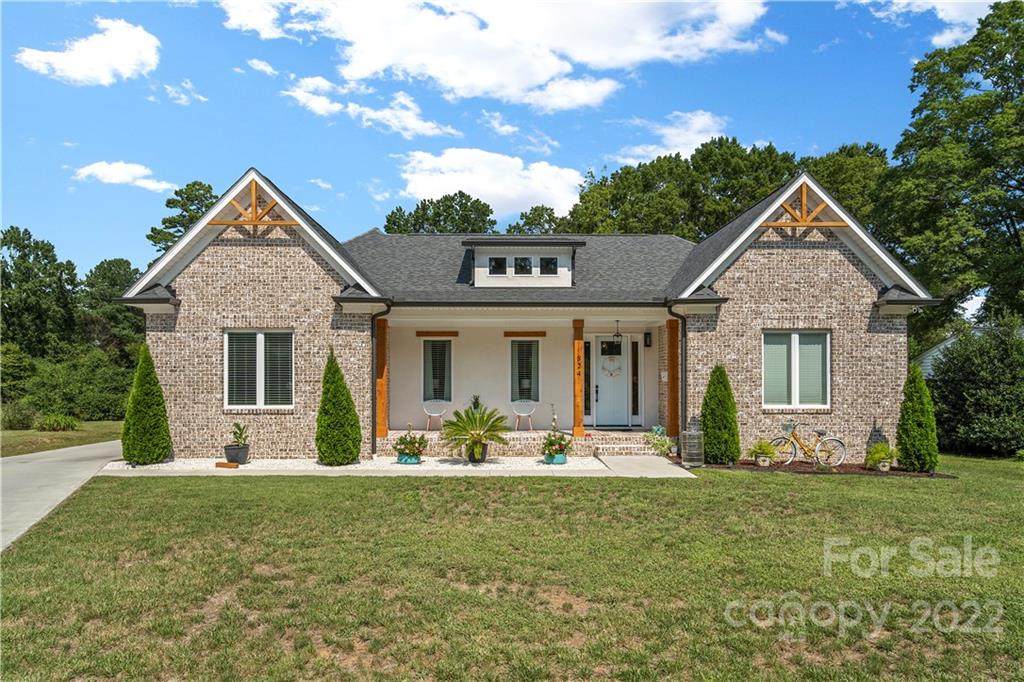 824 Pine Street - Photo 1