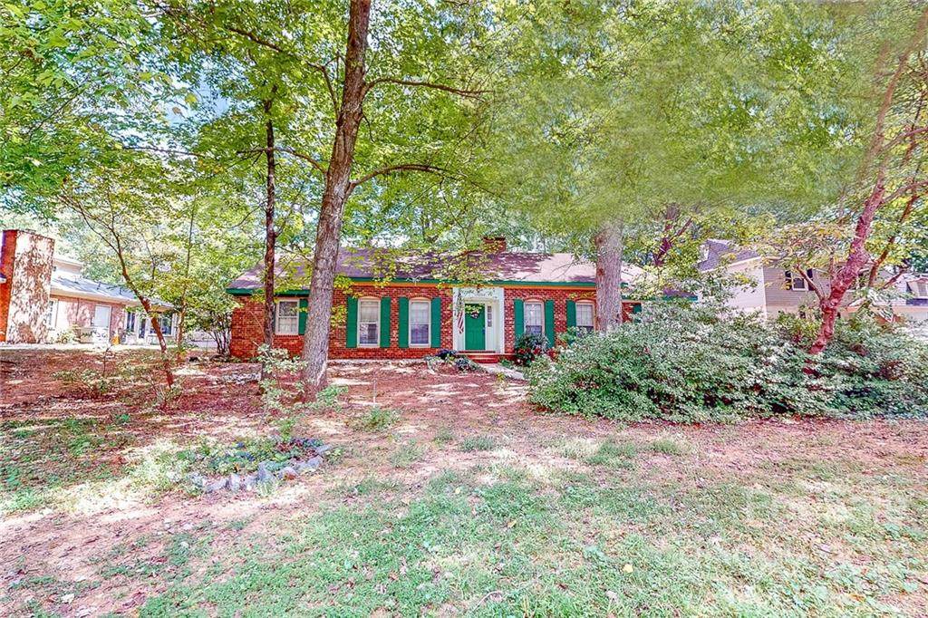 15921 Fieldstone Drive - Photo 1