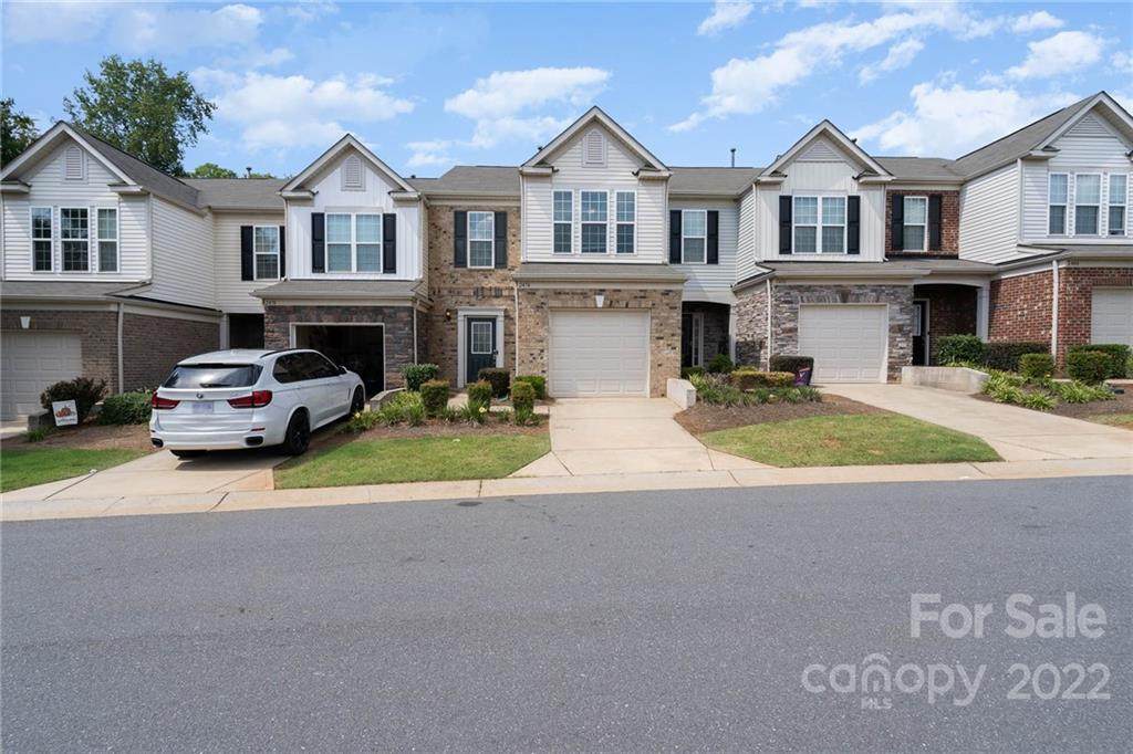 2474 Royal York Avenue - Photo 1