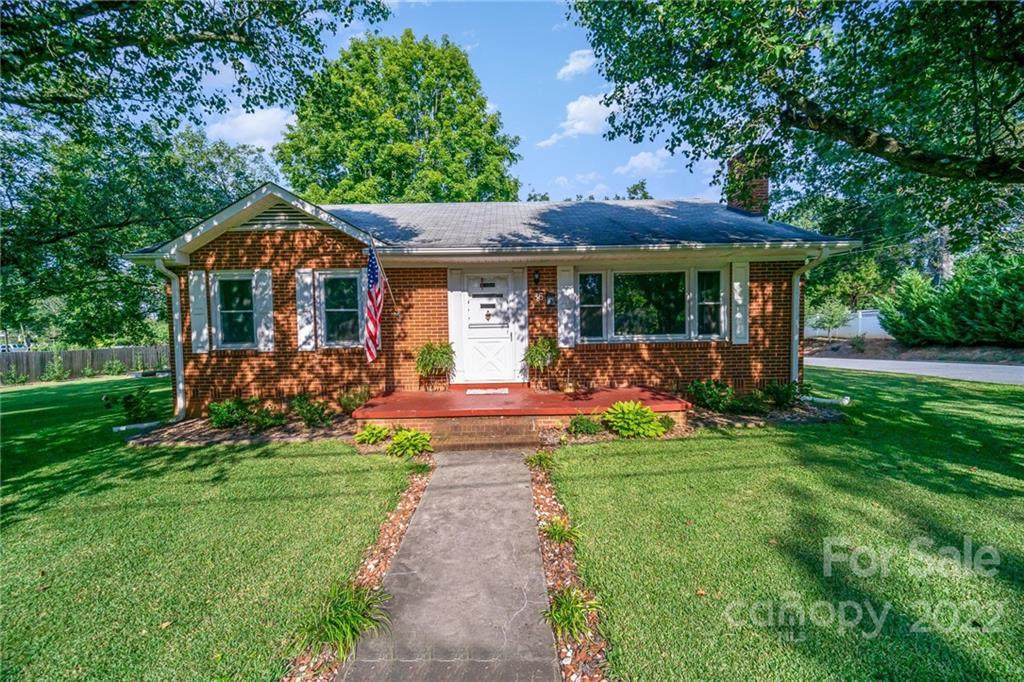 35 Mcarthur Avenue - Photo 1