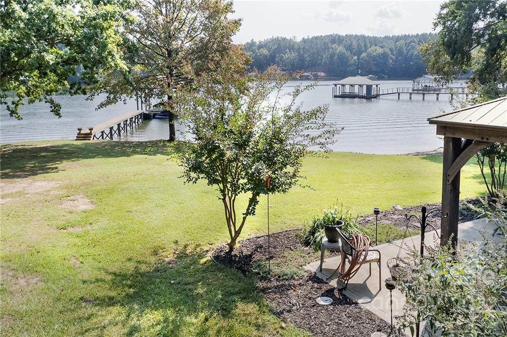 8917 Oakwood Circle - Photo 1