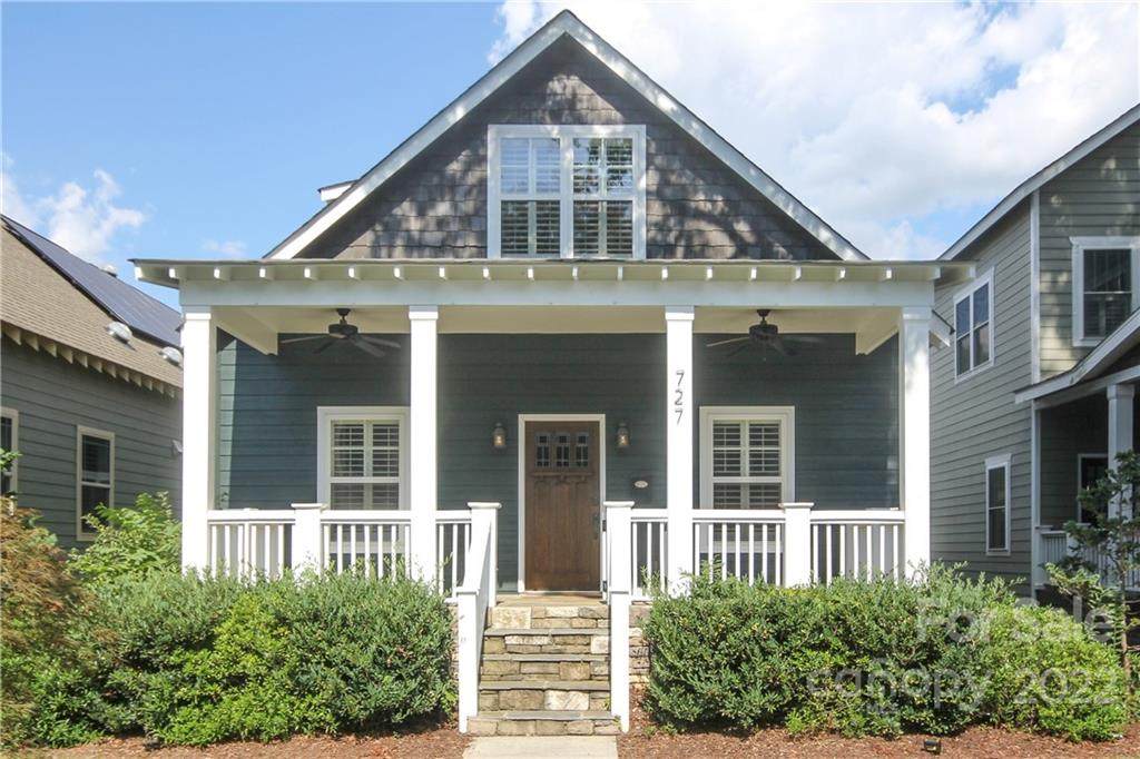 727 35th Street - Photo 1
