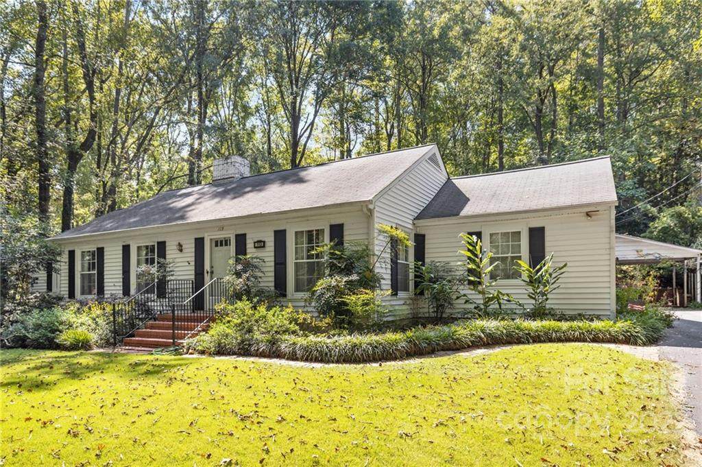 113 Sunset Drive - Photo 1