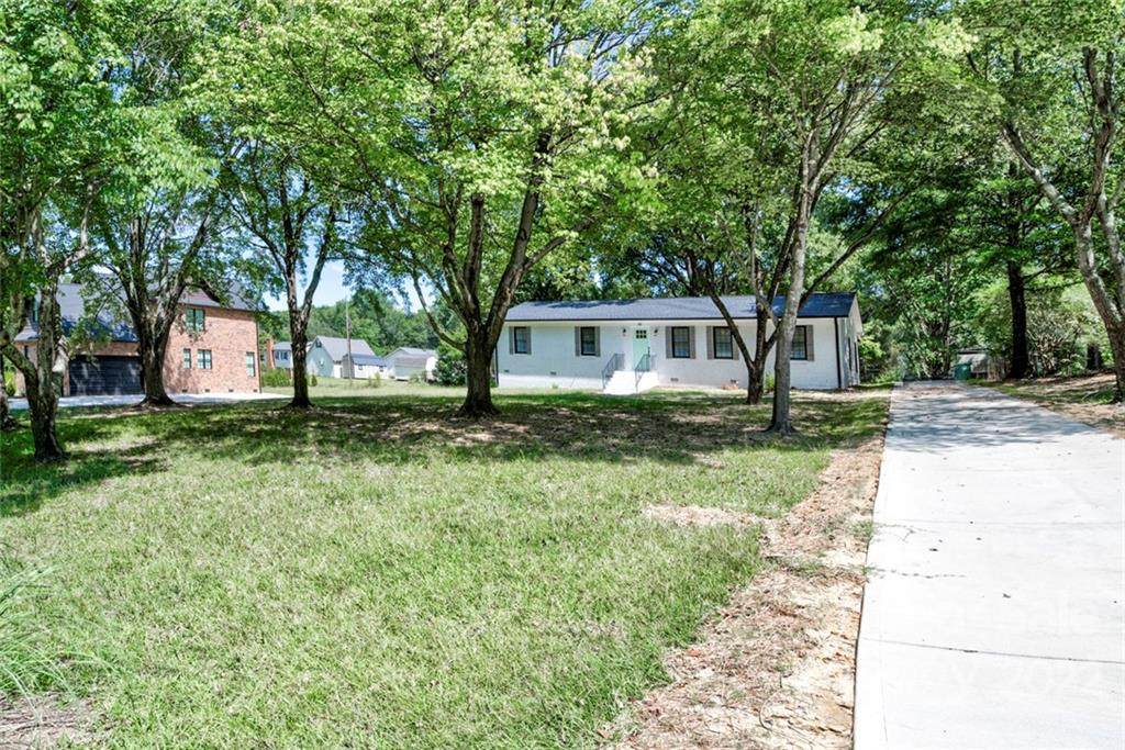 141 Greenbriar Drive - Photo 1