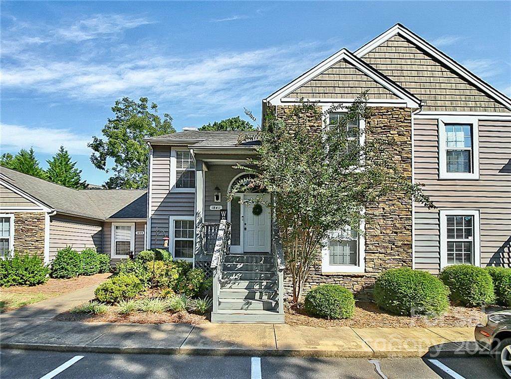 1841 Fairlawn Court - Photo 1