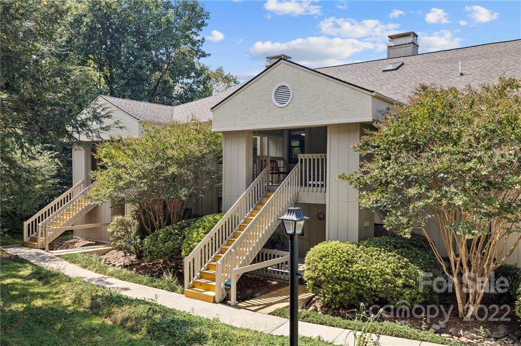 2504 Vineyard Boulevard - Photo 1