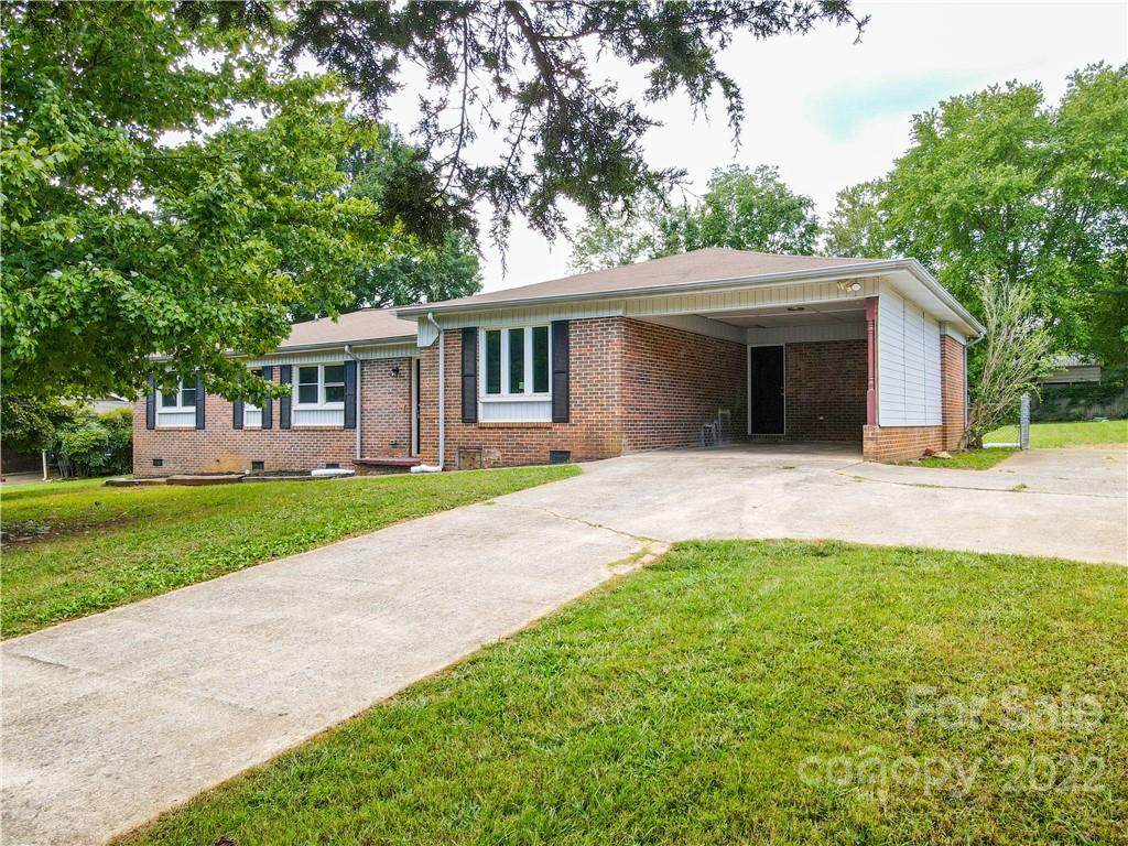208 Springdale Drive - Photo 1