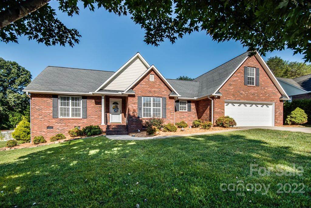 107 Clearwater Drive - Photo 1