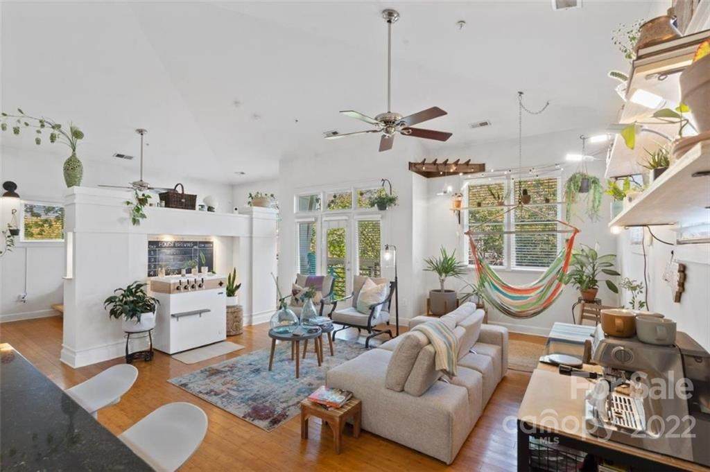 635 Alexander Street - Photo 1