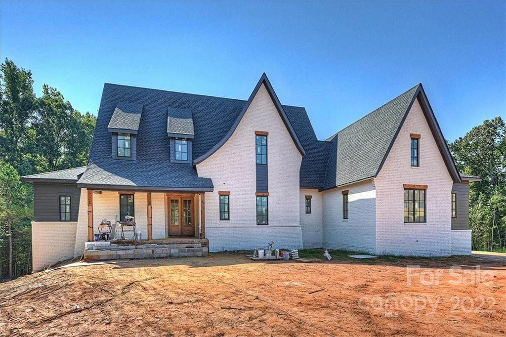 221 Crest Court - Photo 1